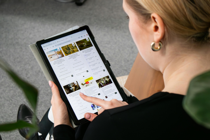 Remote Social Media Assistant Posting On Socials