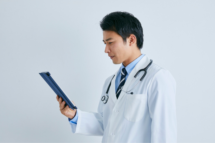 Info Available On Screen Thanks To A Remote Medical Assistant