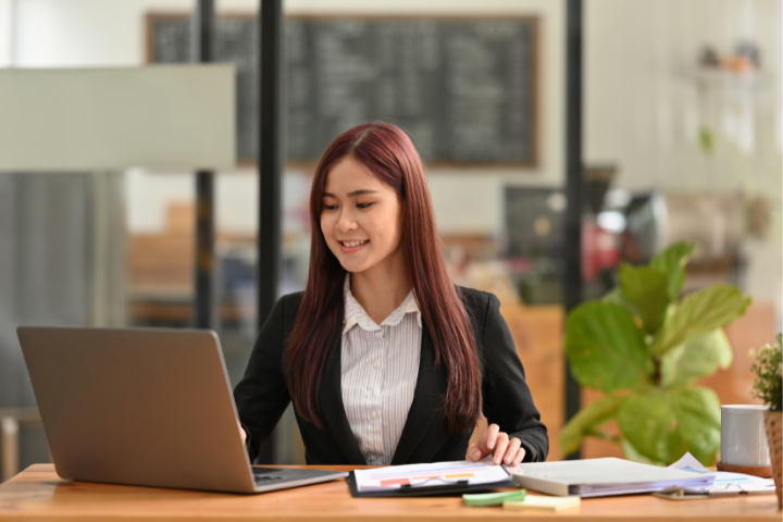 What Is A Admin Assistant Vs Office Manager