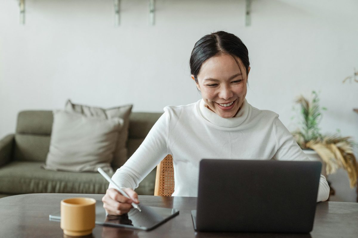Virtual Assistant Philippines Dealing With Client Online