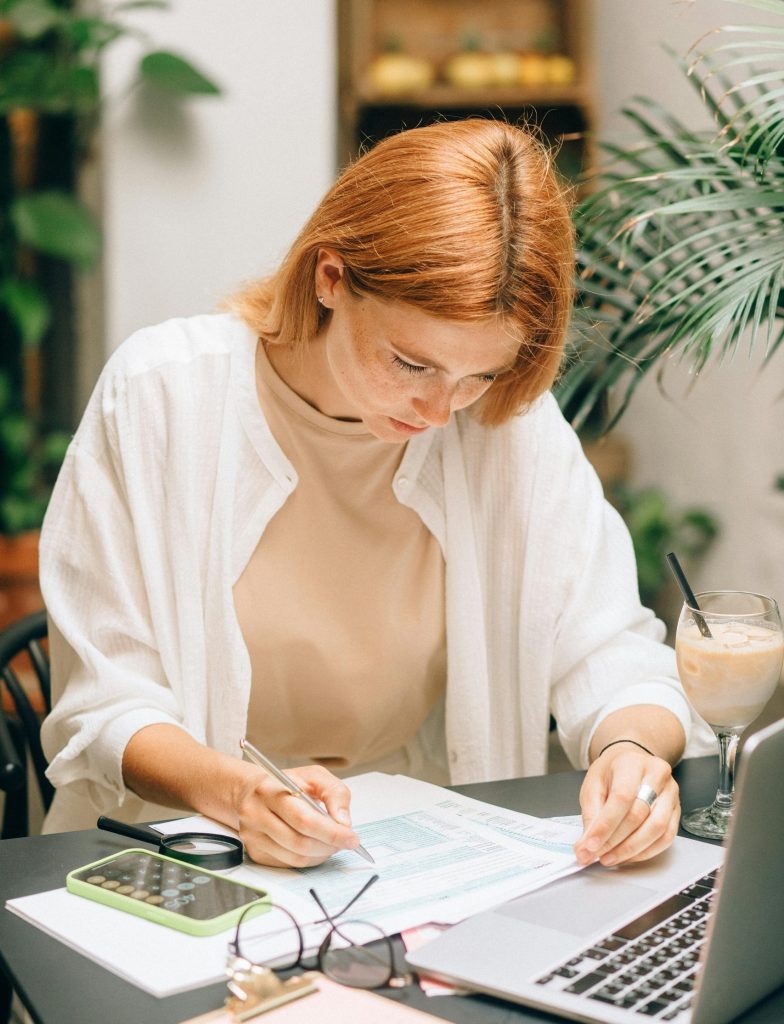 Red Head Community Manager Working