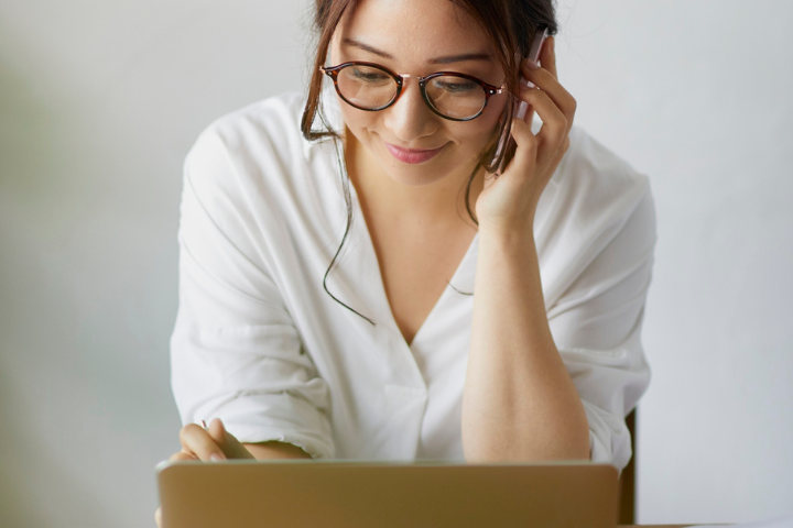 Virtual Assistant Vs Virtual Associate One With Laptop